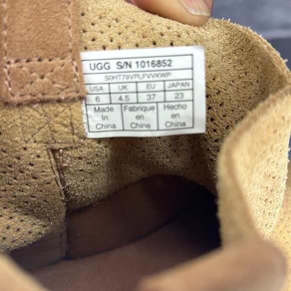 🔥🔥🔥 UGG Women's Classic Unlined Mini Perf Boot Size: 6🔥🔥🔥 - Picture 10 of 11